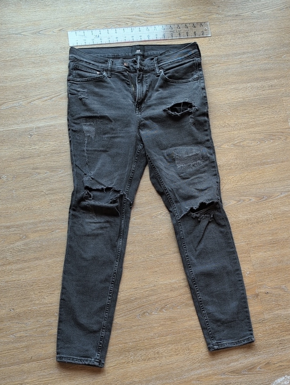 H&M Black Distressed Women’s Skinny Jeans